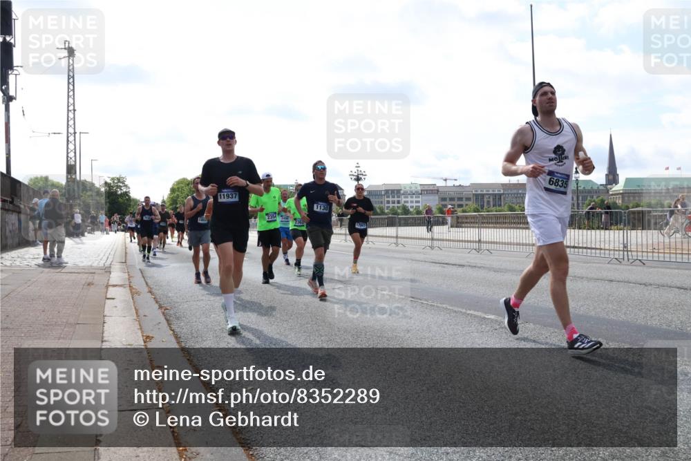 29.06.2025 - hella hamburg halbmarathon Lena Gebhardt http://msf.ph/oto/8352289 29.06.2025 10:01:11 Lombardsbrücke 11937, 2354, 1130, 17543, 6835, 1130, 1387, 1420, 1726, 2006, 2091, 2354, 2363, 2490, 2936, 3059, 3141, 3425, 3625, 3663, 3740, 3983, 4068, 4238, 4249, 4319, 4370, 4616, 4649, 4708, 5033, 5418, 5675, 5870, 6087, 6147, 0000, 6487, 6531, 6591, 6714, 6757, 6835, 6924, 7287, 7658, 7757, 7759, 7761, 7846, 8030, 8045, 8046, 8191, 8255, 8326, 8478, 8632, 8691, 8923, 9124, 9553, 9555, 9577, 9932, 10074, 10188, 10271, 10383, 10576, 11465 meine-sportfotos.de