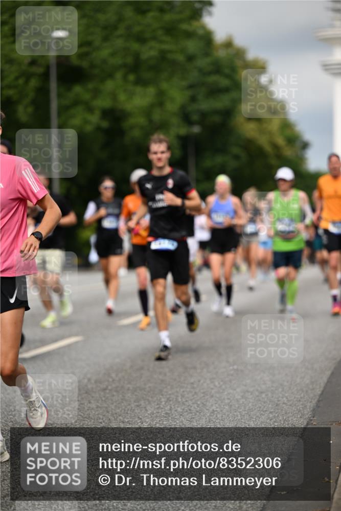 29.06.2025 - hella hamburg halbmarathon Dr. Thomas Lammeyer http://msf.ph/oto/8352306 29.06.2025 10:18:44 Kennedybrücke 1071, 1131, 1480, 1728, 1745, 2046, 2281, 2690, 3025, 3454, 3507, 3509, 3691, 4641, 5191, 5800, 6181, 6366, 6717, 6724, 7195, 7442, 7446, 7447, 7881, 8055, 8239, 8275, 8522, 8563, 8755, 8854, 8892, 9173, 9663, 9709, 10224, 10589, 10717, 10977, 11271 meine-sportfotos.de