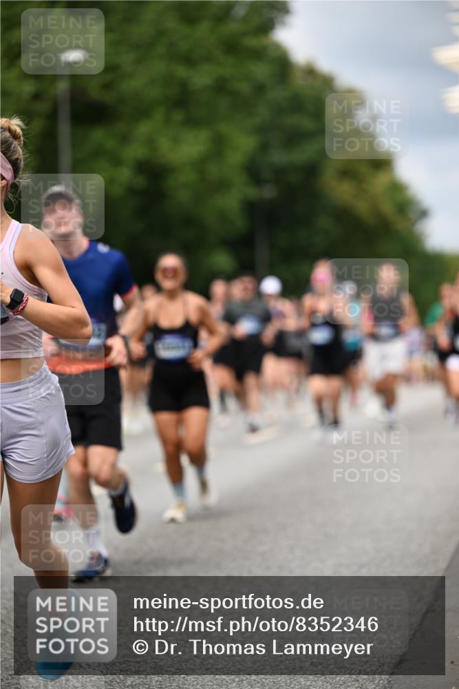 29.06.2025 - hella hamburg halbmarathon Dr. Thomas Lammeyer http://msf.ph/oto/8352346 29.06.2025 10:40:47 Kennedybrücke 1008, 1010, 1224, 3401, 3699, 3895, 4245, 5171, 5246, 5540, 5747, 5809, 5919, 6184, 6359, 6417, 7632, 8530, 8581, 9229, 9295, 9432, 9694, 9701, 9806, 10123, 10487, 10531, 10577, 10984 meine-sportfotos.de
