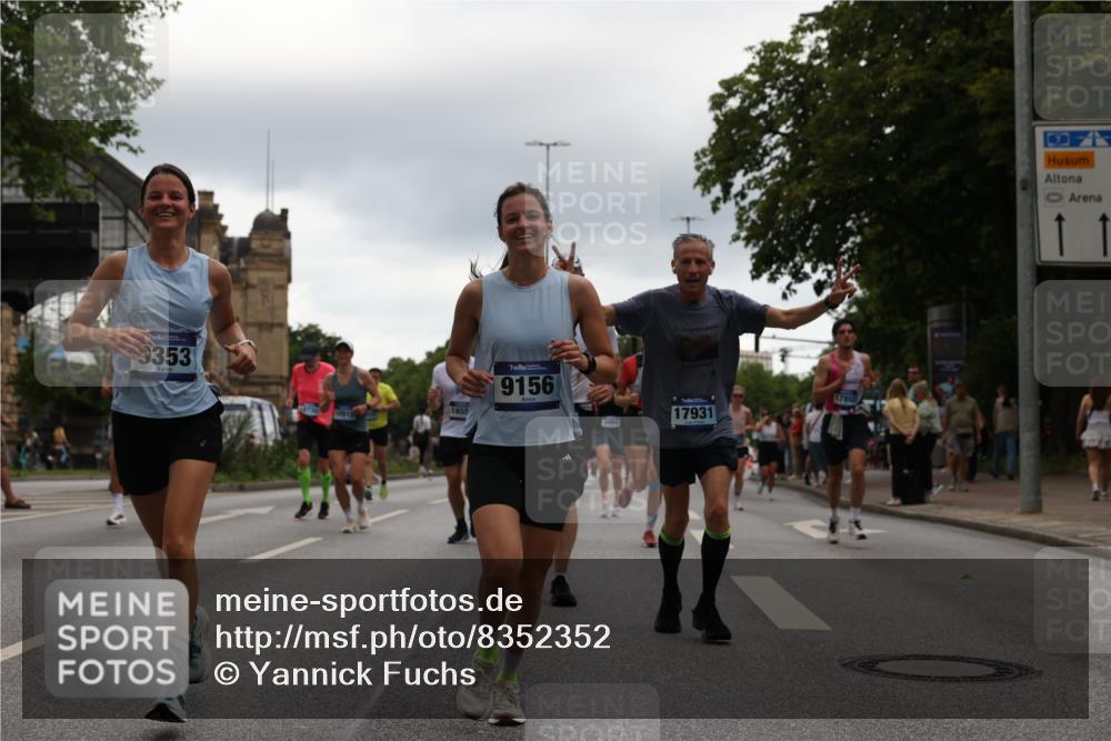 29.06.2025 - hella hamburg halbmarathon Yannick Fuchs http://msf.ph/oto/8352352 29.06.2025 10:52:51 20KM 1285, 1642, 1946, 1951, 2027, 2677, 2711, 2855, 5084, 5347, 5633, 6208, 6636, 6860, 6997, 7476, 8392, 8929, 9156, 9353, 9553, 9555, 9655, 9835, 10539, 10915, 12809, 13407, 14375, 14631, 14914, 15263, 15824, 16160, 16206, 16409, 16563, 16922, 16924, 17017, 17346, 17665, 17782, 17810, 17839, 17852, 17931, 17967, 18112, 18232, 18266, 18556, 18682, 18730, 18833, 18954, 19002, 19003 meine-sportfotos.de
