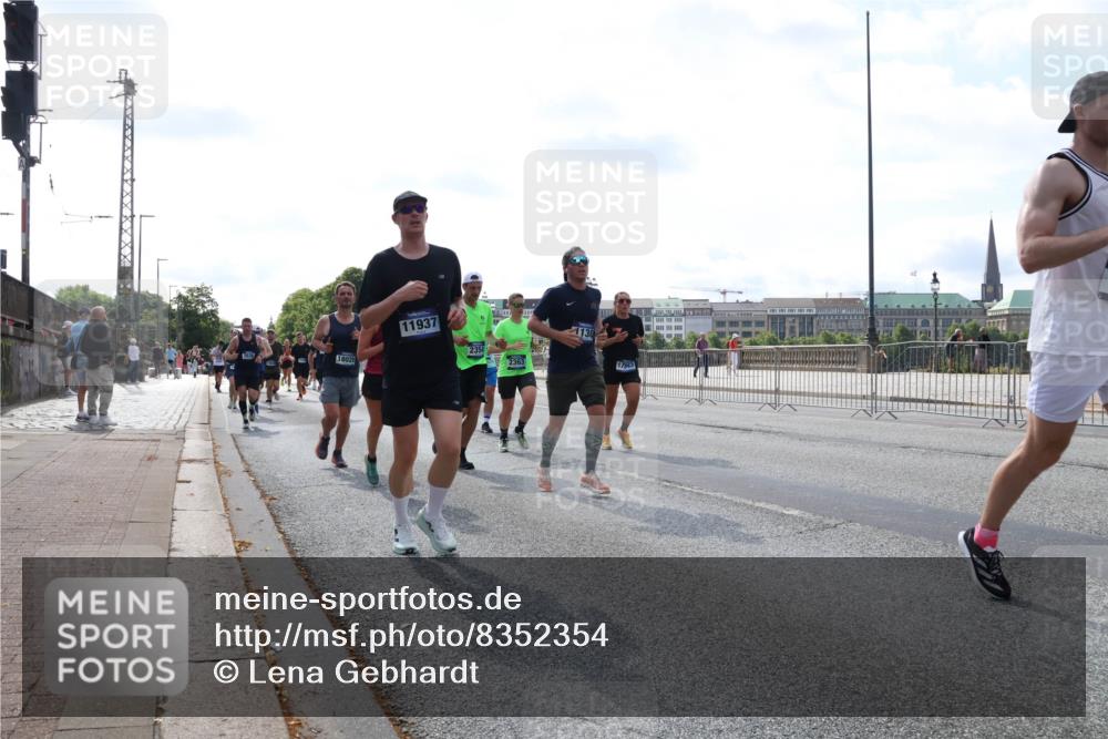 29.06.2025 - hella hamburg halbmarathon Lena Gebhardt http://msf.ph/oto/8352354 29.06.2025 10:01:12 Lombardsbrücke 18029, 11937, 2354, 2363, 1130, 17543, 1130, 1387, 1420, 1726, 2006, 2091, 2354, 2363, 2490, 2936, 3059, 3141, 3425, 3625, 3663, 3740, 3983, 4068, 4238, 4249, 4319, 4370, 4616, 4649, 4708, 5033, 5418, 5675, 5870, 6087, 6147, 0000, 6487, 6531, 6591, 6714, 6757, 6835, 6924, 7287, 7658, 7757, 7759, 7761, 7846, 8030, 8045, 8046, 8191, 8255, 8326, 8478, 8632, 8691, 8923, 9124, 9577, 9932, 10074, 10188, 10271, 10383, 10576, 11465 meine-sportfotos.de