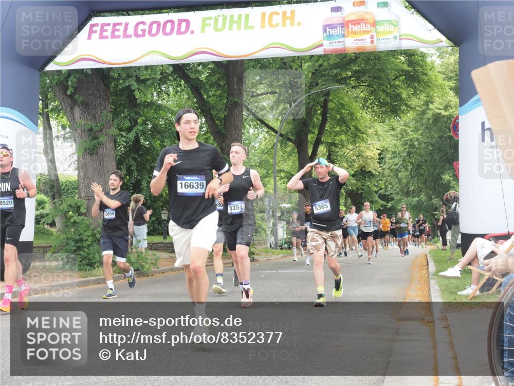 29.06.2025 - hella hamburg halbmarathon KatJ http://msf.ph/oto/8352377 29.06.2025 10:51:10 Zwischen KM18-KM19 2698, 3572, 5354, 5365, 8578 meine-sportfotos.de