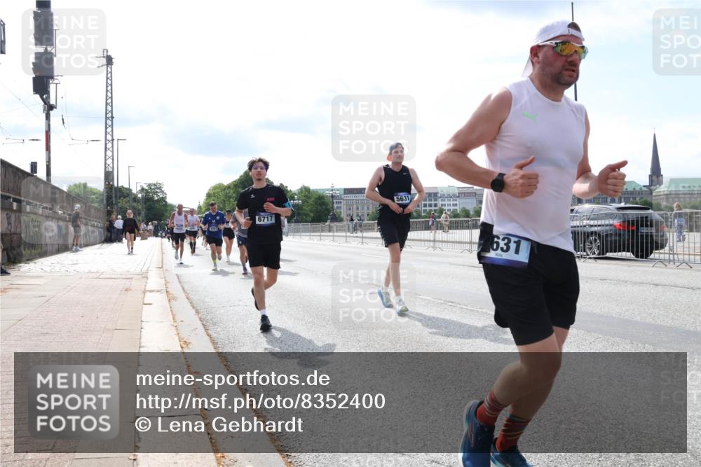29.06.2025 - hella hamburg halbmarathon Lena Gebhardt http://msf.ph/oto/8352400 29.06.2025 10:13:49 Lombardsbrücke 6717, 5631, 631, 1007, 1131, 1194, 1480, 1859, 1890, 2055, 2359, 2721, 2904, 2987, 3729, 4001, 4187, 4795, 4950, 4962, 5232, 5546, 5631, 5719, 6026, 6287, 6710, 6717, 6724, 7346, 7446, 7447, 7460, 7462, 7913, 8279, 8673, 9128, 9612, 9631, 9886, 10442, 10443, 10977, 11441, 11987, 12313, 12797, 12928, 12929, 13331, 13788, 13928, 15085, 15482, 15663, 15721, 15722, 15840, 16491, 17439, 17472, 17474, 17985, 18041, 18222, 18231, 18236, 18239 meine-sportfotos.de