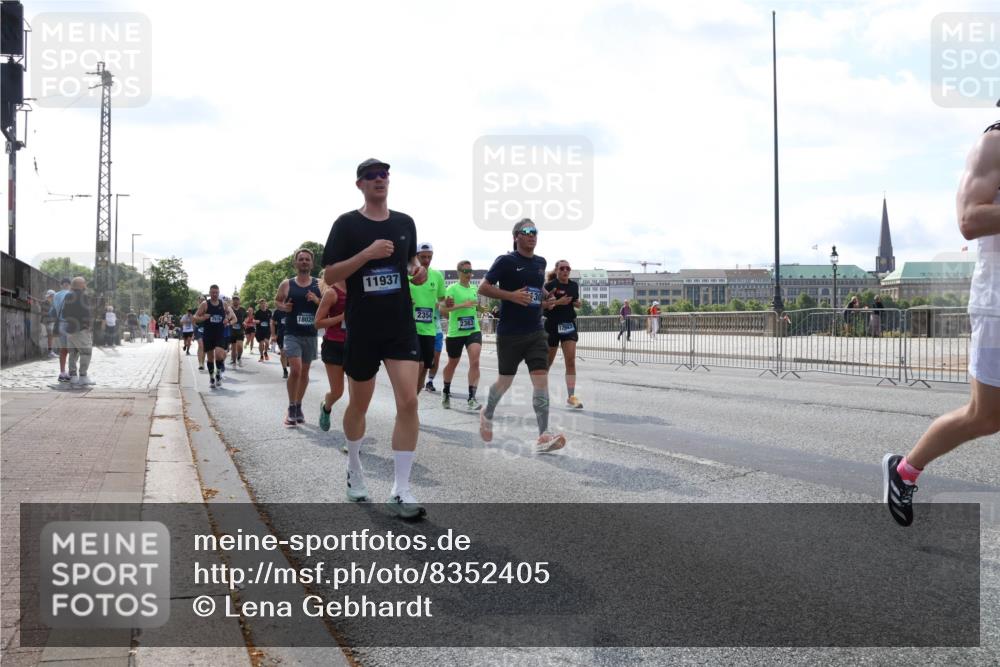 29.06.2025 - hella hamburg halbmarathon Lena Gebhardt http://msf.ph/oto/8352405 29.06.2025 10:01:12 Lombardsbrücke 18029, 11937, 2354, 2363, 30, 173, 1130, 1387, 1420, 1726, 2006, 2091, 2354, 2363, 2490, 2936, 3059, 3141, 3425, 3625, 3663, 3740, 3983, 4068, 4238, 4249, 4319, 4370, 4616, 4649, 4708, 5033, 5418, 5675, 5870, 6087, 6147, 0000, 6487, 6531, 6591, 6714, 6757, 6835, 6924, 7287, 7658, 7757, 7759, 7761, 7846, 8030, 8045, 8046, 8191, 8255, 8326, 8478, 8632, 8691, 8923, 9124, 9577, 9932, 10074, 10188, 10271, 10383, 10576, 11465 meine-sportfotos.de