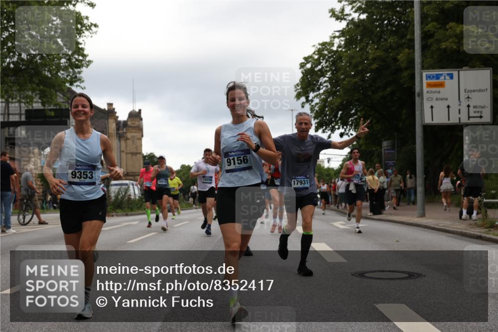 29.06.2025 - hella hamburg halbmarathon Yannick Fuchs http://msf.ph/oto/8352417 29.06.2025 10:52:51 20KM 1285, 1642, 1946, 1951, 2027, 2677, 2711, 2855, 5084, 5347, 5633, 6208, 6636, 6860, 6997, 7476, 8392, 8929, 9156, 9353, 9553, 9555, 9655, 9835, 10539, 10915, 12809, 13407, 14375, 14631, 14914, 15263, 15824, 16160, 16206, 16409, 16563, 16922, 16924, 17017, 17346, 17665, 17782, 17810, 17839, 17852, 17931, 17967, 18112, 18232, 18266, 18556, 18682, 18730, 18833, 18954, 19002, 19003 meine-sportfotos.de