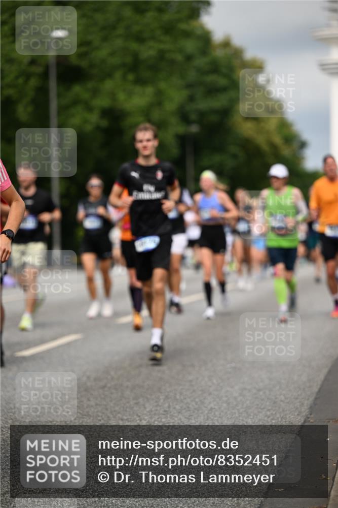 29.06.2025 - hella hamburg halbmarathon Dr. Thomas Lammeyer http://msf.ph/oto/8352451 29.06.2025 10:18:44 Kennedybrücke 1071, 1131, 1480, 1728, 1745, 2046, 2281, 2690, 3025, 3454, 3507, 3509, 3691, 4641, 5191, 5800, 6181, 6366, 6717, 6724, 7195, 7442, 7446, 7447, 7881, 8055, 8239, 8275, 8522, 8563, 8755, 8854, 8892, 9173, 9663, 9709, 10224, 10589, 10717, 10977, 11271 meine-sportfotos.de