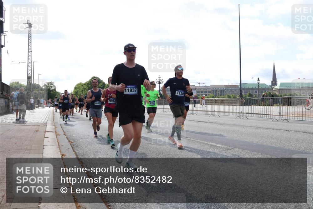 29.06.2025 - hella hamburg halbmarathon Lena Gebhardt http://msf.ph/oto/8352482 29.06.2025 10:01:12 Lombardsbrücke 2936, 18029, 9932, 11937, 2363, 1130, 1130, 1387, 1420, 1726, 2006, 2091, 2354, 2363, 2490, 2936, 3059, 3141, 3425, 3625, 3663, 3740, 3983, 4068, 4238, 4249, 4319, 4370, 4616, 4649, 4708, 5033, 5418, 5675, 5870, 6087, 6147, 0000, 6487, 6531, 6591, 6714, 6757, 6835, 6924, 7287, 7658, 7757, 7759, 7761, 7846, 8030, 8045, 8046, 8191, 8255, 8326, 8478, 8632, 8691, 8923, 9124, 9577, 9932, 10074, 10188, 10271, 10383, 10576, 11465 meine-sportfotos.de
