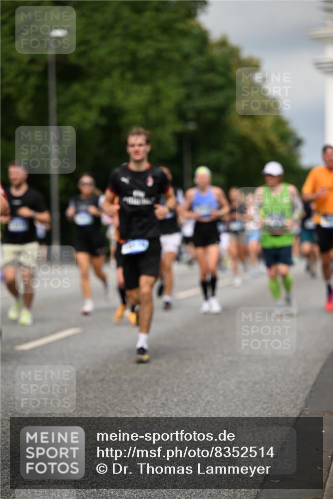 29.06.2025 - hella hamburg halbmarathon Dr. Thomas Lammeyer http://msf.ph/oto/8352514 29.06.2025 10:18:44 Kennedybrücke 1071, 1131, 1480, 1728, 1745, 2046, 2281, 2690, 3025, 3454, 3507, 3509, 3691, 4641, 5191, 5800, 6181, 6366, 6717, 6724, 7195, 7442, 7446, 7447, 7881, 8055, 8239, 8275, 8522, 8563, 8755, 8854, 8892, 9173, 9663, 9709, 10224, 10589, 10717, 10977, 11271 meine-sportfotos.de
