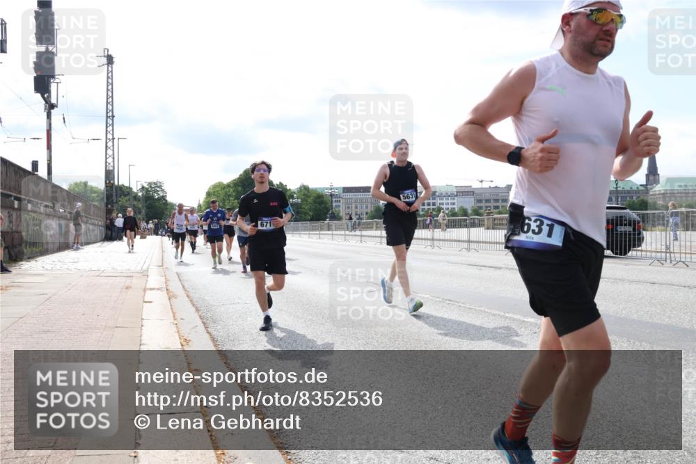 29.06.2025 - hella hamburg halbmarathon Lena Gebhardt http://msf.ph/oto/8352536 29.06.2025 10:13:49 Lombardsbrücke 671, 5631, 631, 1007, 1131, 1194, 1480, 1859, 1890, 2055, 2359, 2721, 2904, 2987, 3729, 4001, 4187, 4795, 4950, 4962, 5232, 5546, 5631, 5719, 6026, 6287, 6710, 6717, 6724, 7346, 7446, 7447, 7460, 7462, 7913, 8279, 8673, 9128, 9612, 9631, 9886, 10442, 10443, 10977, 11441, 11987, 12313, 12797, 12928, 12929, 13331, 13788, 13928, 15085, 15482, 15663, 15721, 15722, 15840, 16491, 17439, 17472, 17474, 17985, 18041, 18222, 18231, 18236, 18239 meine-sportfotos.de
