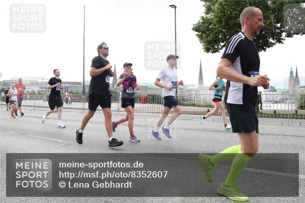29.06.2025 - hella hamburg halbmarathon Lena Gebhardt http://msf.ph/oto/8352607 29.06.2025 10:38:47 Lombardsbrücke 3726, 6875, 42, 5913, 4259, 01, 56, 1232, 1390, 1451, 1721, 1791, 2113, 2151, 2524, 2534, 2576, 2660, 2693, 3010, 3094, 3095, 3216, 3286, 3307, 3323, 3338, 3635, 3636, 3726, 3745, 3777, 3841, 3927, 4028, 4139, 4155, 4159, 4257, 4259, 4260, 4316, 4320, 4410, 4883, 4964, 5085, 5089, 5155, 5617, 5684, 5735, 5913, 6062, 6112, 6695, 6696, 6875, 7117, 7148, 7263, 7371, 7561, 7692, 7849, 7868, 8367, 8783, 9708, 9974, 9977, 10072, 10554, 13060 meine-sportfotos.de