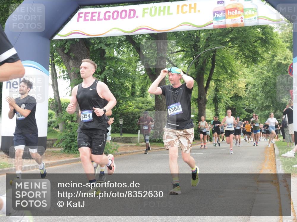 29.06.2025 - hella hamburg halbmarathon KatJ http://msf.ph/oto/8352630 29.06.2025 10:51:11 Zwischen KM18-KM19 2698, 5354, 5365, 8578 meine-sportfotos.de
