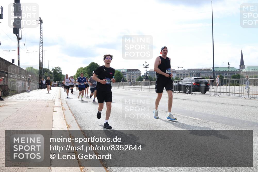 29.06.2025 - hella hamburg halbmarathon Lena Gebhardt http://msf.ph/oto/8352644 29.06.2025 10:13:49 Lombardsbrücke 15085, 6717, 563, 1007, 1131, 1194, 1480, 1859, 1890, 2055, 2359, 2721, 2904, 2987, 3729, 4001, 4187, 4795, 4950, 4962, 5232, 5546, 5631, 5719, 6026, 6287, 6710, 6717, 6724, 7346, 7446, 7447, 7460, 7462, 7913, 8279, 8673, 9128, 9612, 9631, 9886, 10442, 10443, 10977, 11441, 11987, 12313, 12797, 12928, 12929, 13331, 13788, 13928, 15085, 15482, 15663, 15721, 15722, 15840, 16491, 17439, 17472, 17474, 17985, 18041, 18222, 18231, 18236, 18239 meine-sportfotos.de