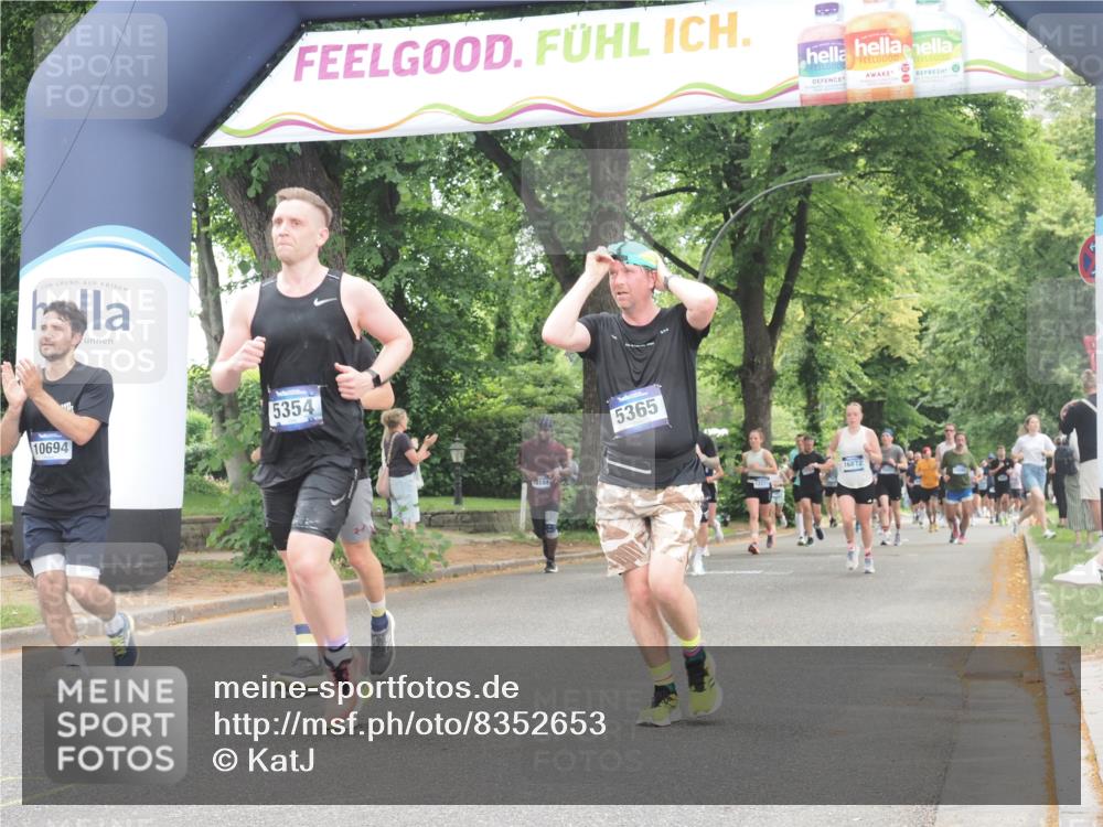 29.06.2025 - hella hamburg halbmarathon KatJ http://msf.ph/oto/8352653 29.06.2025 10:51:11 Zwischen KM18-KM19 2698, 5354, 5365, 8578 meine-sportfotos.de