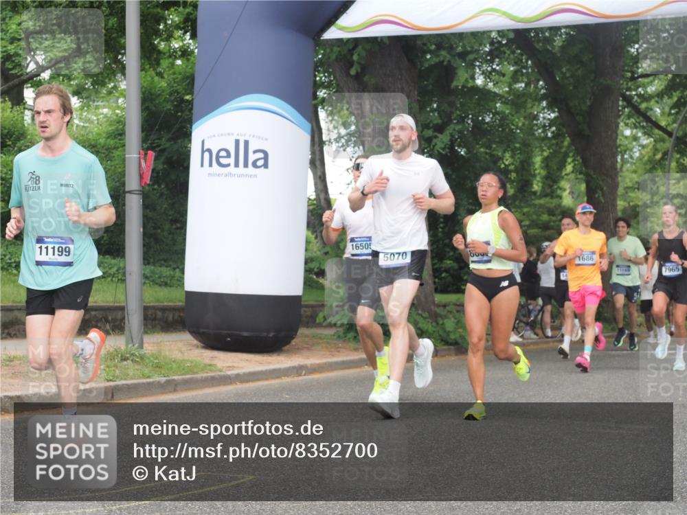 29.06.2025 - hella hamburg halbmarathon KatJ http://msf.ph/oto/8352700 29.06.2025 10:21:31 Zwischen KM18-KM19 1686, 5070, 7965 meine-sportfotos.de