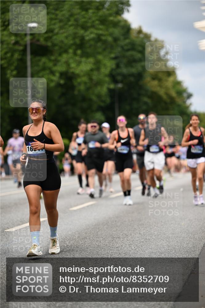 29.06.2025 - hella hamburg halbmarathon Dr. Thomas Lammeyer http://msf.ph/oto/8352709 29.06.2025 10:40:48 Kennedybrücke 1008, 1010, 1224, 3401, 3699, 3895, 4245, 5171, 5246, 5540, 5747, 5789, 5809, 5919, 6184, 6359, 6417, 7632, 8530, 8581, 9229, 9295, 9432, 9694, 9701, 9806, 10123, 10487, 10531, 10577, 10984 meine-sportfotos.de