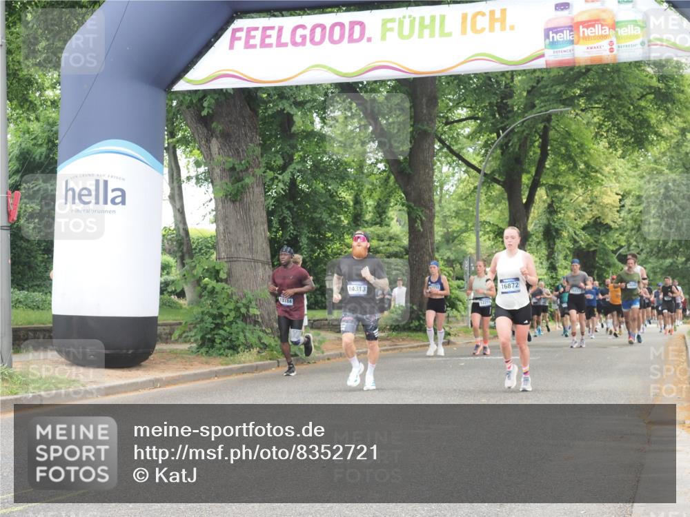 29.06.2025 - hella hamburg halbmarathon KatJ http://msf.ph/oto/8352721 29.06.2025 10:51:13 Zwischen KM18-KM19 5354, 5365, 8578 meine-sportfotos.de