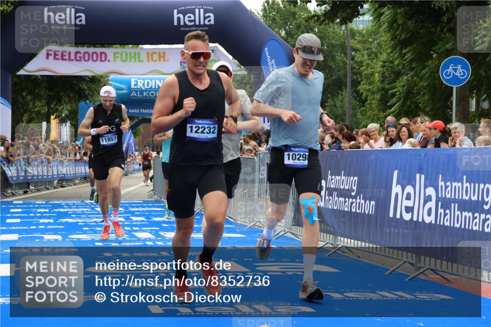 29.06.2025 - hella hamburg halbmarathon Strokosch-Dieckow http://msf.ph/oto/8352736 29.06.2025 10:31:14 Ziel 3201, 3955, 4812, 10017, 10298, 11857, 12232, 13754, 14450, 14548, 18177, 19042 meine-sportfotos.de
