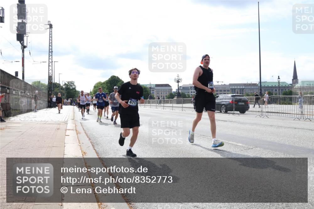 29.06.2025 - hella hamburg halbmarathon Lena Gebhardt http://msf.ph/oto/8352773 29.06.2025 10:13:49 Lombardsbrücke 4001, 1508, 6717, 563, 1007, 1131, 1194, 1480, 1859, 1890, 2055, 2359, 2721, 2904, 2987, 3729, 4001, 4187, 4795, 4950, 4962, 5232, 5546, 5631, 5719, 6026, 6287, 6710, 6717, 6724, 7346, 7446, 7447, 7460, 7462, 7913, 8279, 8673, 9128, 9612, 9631, 9886, 10442, 10443, 10977, 11441, 11987, 12313, 12797, 12928, 12929, 13331, 13788, 13928, 15085, 15482, 15663, 15721, 15722, 15840, 16491, 17439, 17472, 17474, 17985, 18041, 18222, 18231, 18236, 18239 meine-sportfotos.de