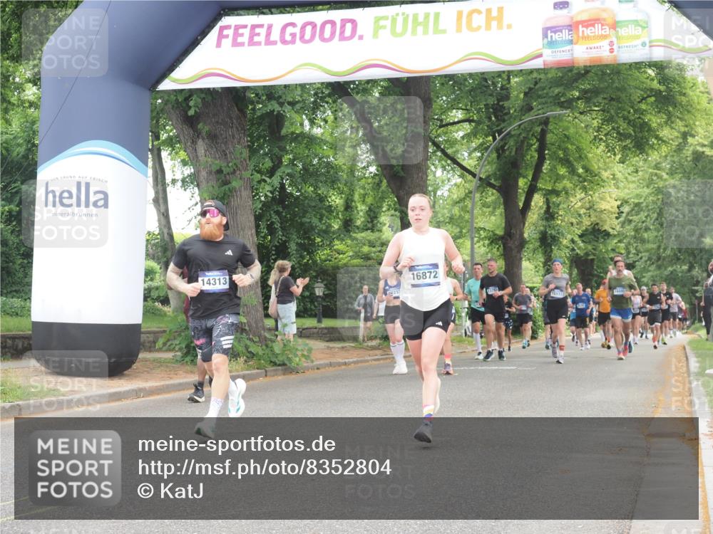 29.06.2025 - hella hamburg halbmarathon KatJ http://msf.ph/oto/8352804 29.06.2025 10:51:14 Zwischen KM18-KM19 5354, 5365, 8578 meine-sportfotos.de