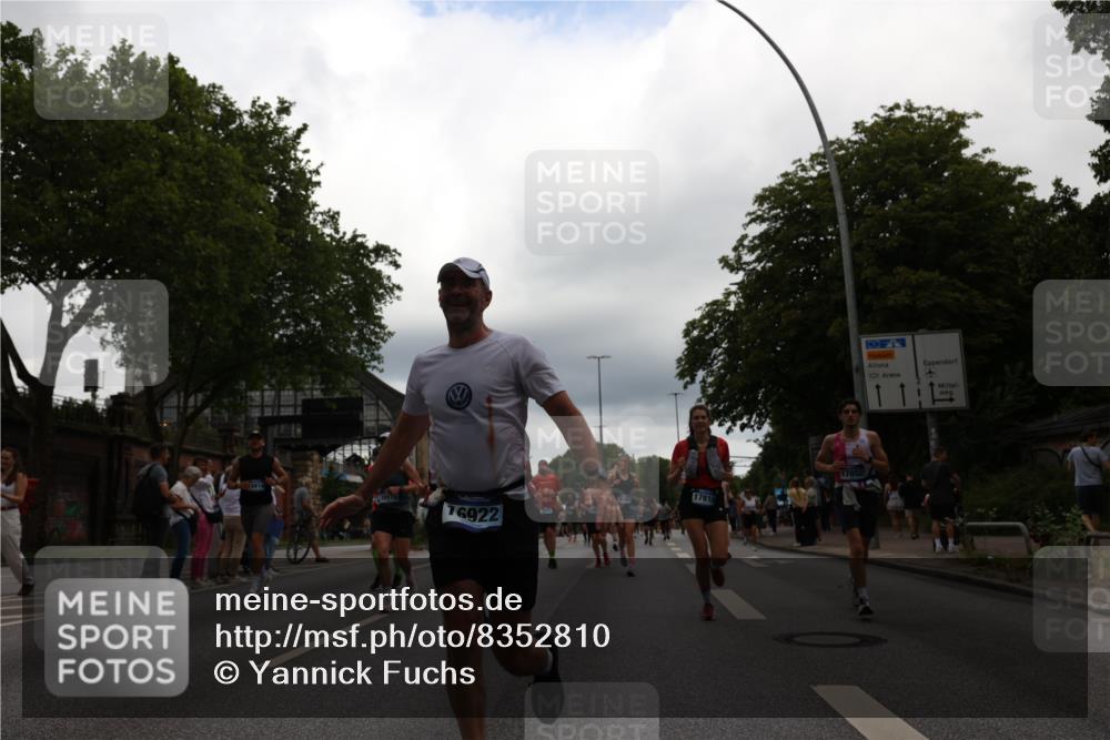 29.06.2025 - hella hamburg halbmarathon Yannick Fuchs http://msf.ph/oto/8352810 29.06.2025 10:52:53 20KM 1285, 1642, 1946, 1951, 2027, 2677, 2855, 5084, 5347, 5633, 6202, 6208, 6636, 6860, 6997, 7476, 8290, 8392, 8929, 9156, 9353, 9655, 9835, 10036, 10539, 10915, 12809, 13407, 14375, 14631, 14914, 15240, 15263, 15824, 16160, 16206, 16409, 16563, 16922, 16924, 17017, 17346, 17782, 17810, 17839, 17852, 17931, 18112, 18153, 18232, 18266, 18327, 18556, 18682, 18730, 18833, 18954, 19002, 19003 meine-sportfotos.de