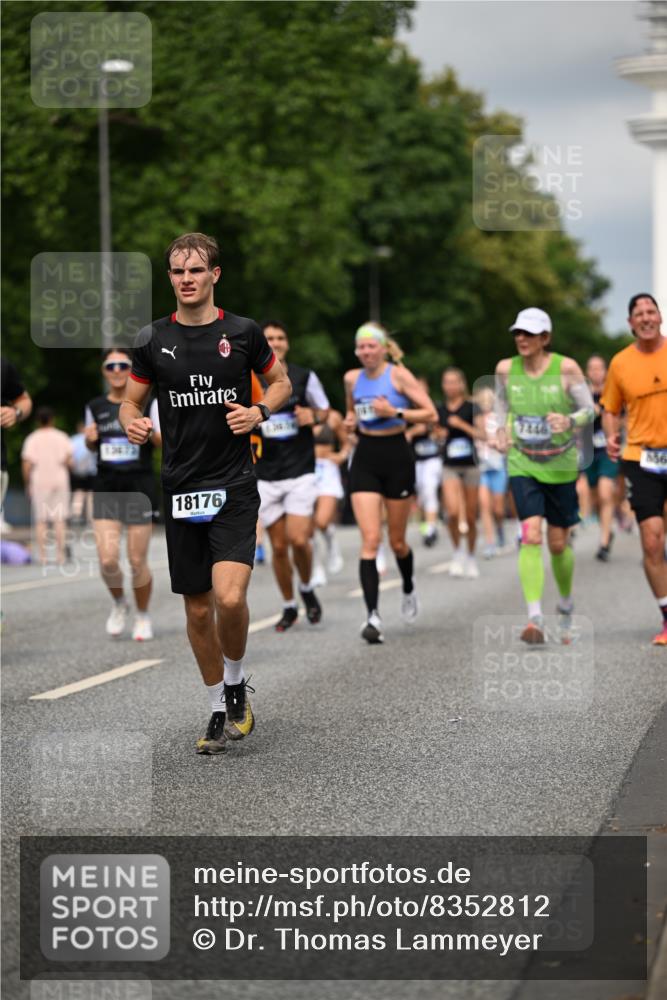 29.06.2025 - hella hamburg halbmarathon Dr. Thomas Lammeyer http://msf.ph/oto/8352812 29.06.2025 10:18:44 Kennedybrücke 1071, 1131, 1480, 1728, 1745, 2046, 2281, 2690, 3025, 3454, 3507, 3509, 3691, 4641, 5191, 5800, 6181, 6366, 6717, 6724, 7195, 7442, 7446, 7447, 7881, 8055, 8239, 8275, 8522, 8563, 8755, 8854, 8892, 9173, 9663, 9709, 10224, 10589, 10717, 10977, 11271 meine-sportfotos.de