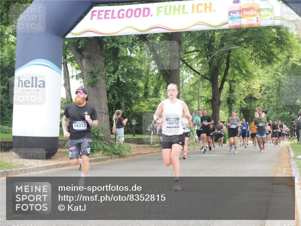 29.06.2025 - hella hamburg halbmarathon KatJ http://msf.ph/oto/8352815 29.06.2025 10:51:14 Zwischen KM18-KM19 5354, 5365, 8578 meine-sportfotos.de