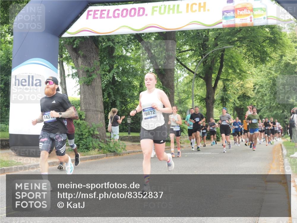 29.06.2025 - hella hamburg halbmarathon KatJ http://msf.ph/oto/8352837 29.06.2025 10:51:15 Zwischen KM18-KM19 5354, 5365, 8578 meine-sportfotos.de