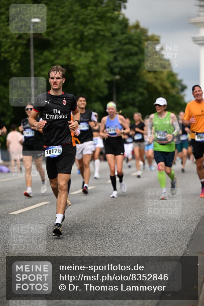 29.06.2025 - hella hamburg halbmarathon Dr. Thomas Lammeyer http://msf.ph/oto/8352846 29.06.2025 10:18:45 Kennedybrücke 1071, 1131, 1296, 1480, 1728, 1745, 2046, 2281, 2690, 3025, 3454, 3507, 3509, 3691, 4641, 5191, 5608, 5800, 6181, 6366, 6717, 6724, 7195, 7446, 7447, 7881, 8055, 8239, 8275, 8522, 8563, 8755, 8854, 8892, 9173, 9663, 9709, 10224, 10589, 10717, 10977, 11271 meine-sportfotos.de