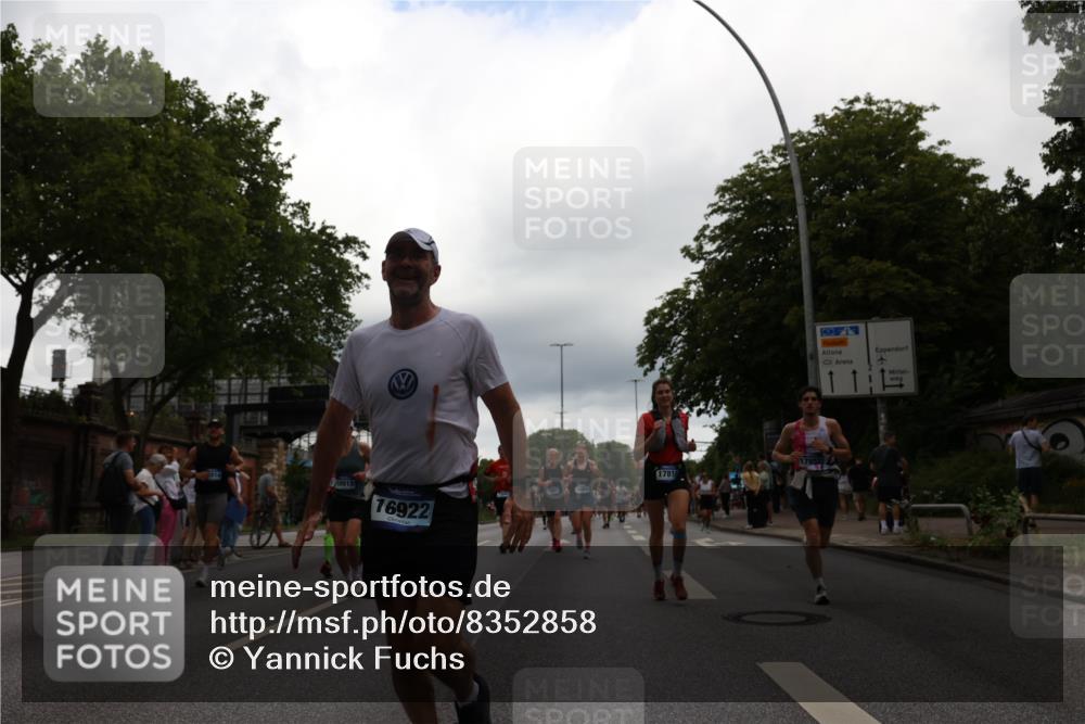 29.06.2025 - hella hamburg halbmarathon Yannick Fuchs http://msf.ph/oto/8352858 29.06.2025 10:52:53 20KM 1285, 1642, 1946, 1951, 2027, 2677, 2855, 5084, 5347, 5633, 6202, 6208, 6636, 6860, 6997, 7476, 8290, 8392, 8929, 9156, 9353, 9655, 9835, 10036, 10539, 10915, 12809, 13407, 14375, 14631, 14914, 15240, 15263, 15824, 16160, 16206, 16409, 16563, 16922, 16924, 17017, 17346, 17782, 17810, 17839, 17852, 17931, 18112, 18153, 18232, 18266, 18327, 18556, 18682, 18730, 18833, 18954, 19002, 19003 meine-sportfotos.de