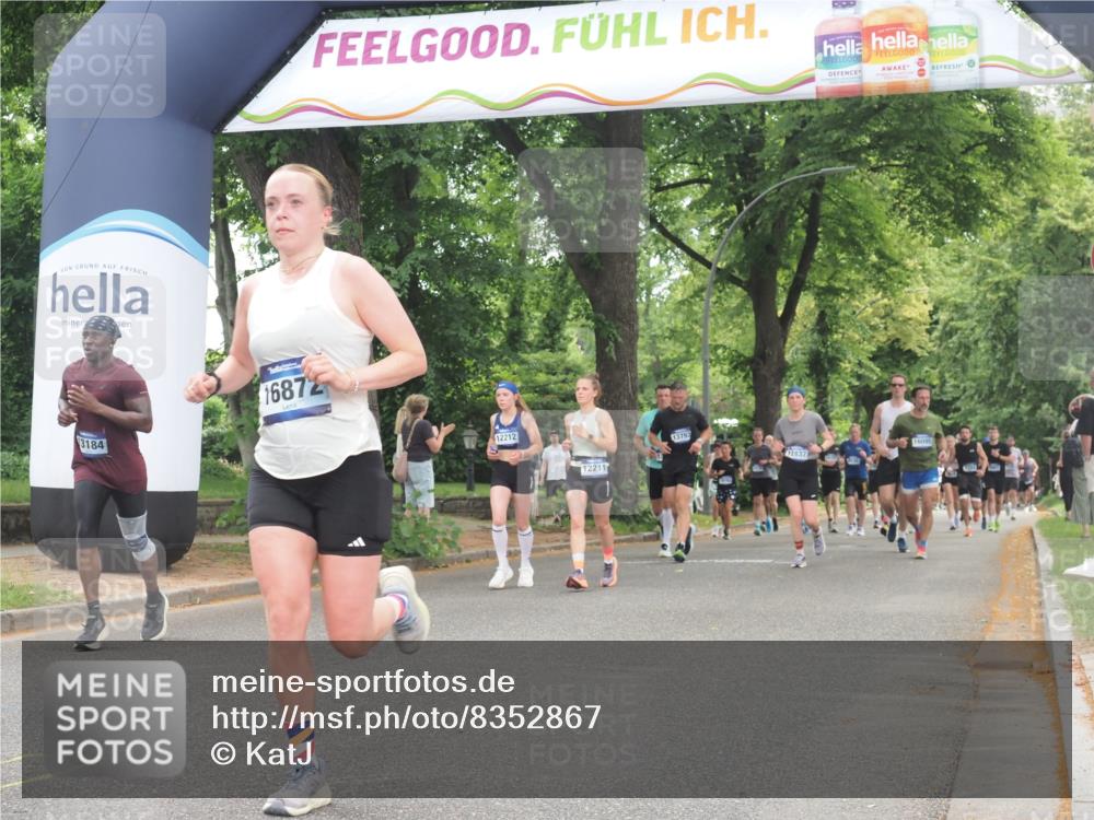 29.06.2025 - hella hamburg halbmarathon KatJ http://msf.ph/oto/8352867 29.06.2025 10:51:15 Zwischen KM18-KM19 5354, 5365, 8578 meine-sportfotos.de