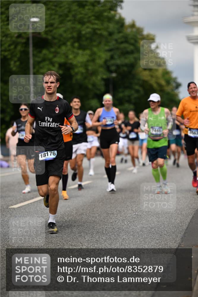 29.06.2025 - hella hamburg halbmarathon Dr. Thomas Lammeyer http://msf.ph/oto/8352879 29.06.2025 10:18:45 Kennedybrücke 1071, 1131, 1296, 1480, 1728, 1745, 2046, 2281, 2690, 3025, 3454, 3507, 3509, 3691, 4641, 5191, 5608, 5800, 6181, 6366, 6717, 6724, 7195, 7446, 7447, 7881, 8055, 8239, 8275, 8522, 8563, 8755, 8854, 8892, 9173, 9663, 9709, 10224, 10589, 10717, 10977, 11271 meine-sportfotos.de