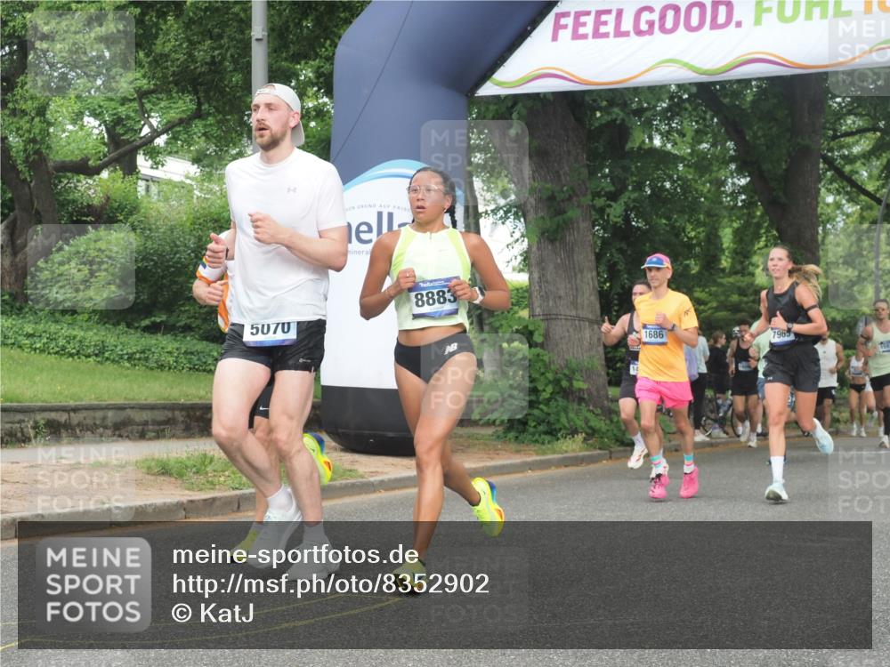 29.06.2025 - hella hamburg halbmarathon KatJ http://msf.ph/oto/8352902 29.06.2025 10:21:31 Zwischen KM18-KM19 1686, 5070, 7965 meine-sportfotos.de