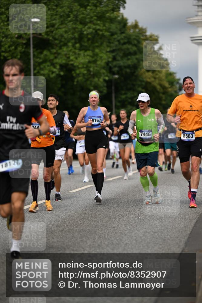 29.06.2025 - hella hamburg halbmarathon Dr. Thomas Lammeyer http://msf.ph/oto/8352907 29.06.2025 10:18:45 Kennedybrücke 1071, 1131, 1296, 1480, 1728, 1745, 2046, 2281, 2690, 3025, 3454, 3507, 3509, 3691, 4641, 5191, 5608, 5800, 6181, 6366, 6717, 6724, 7195, 7446, 7447, 7881, 8055, 8239, 8275, 8522, 8563, 8755, 8854, 8892, 9173, 9663, 9709, 10224, 10589, 10717, 10977, 11271 meine-sportfotos.de