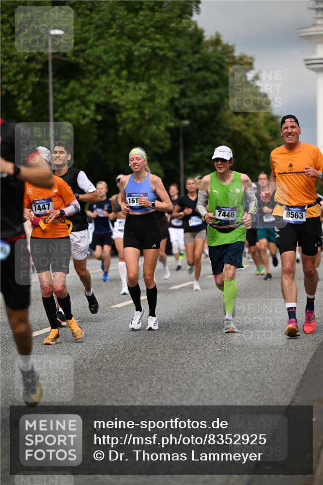 29.06.2025 - hella hamburg halbmarathon Dr. Thomas Lammeyer http://msf.ph/oto/8352925 29.06.2025 10:18:46 Kennedybrücke 1071, 1296, 1480, 1728, 1745, 2046, 2281, 2690, 3025, 3454, 3507, 3509, 3691, 4641, 5608, 5800, 6181, 6366, 6710, 6717, 6724, 7195, 7446, 7447, 7881, 8055, 8239, 8256, 8275, 8522, 8563, 8755, 8854, 8892, 9173, 9709, 10224, 10589, 10717, 10977, 11271 meine-sportfotos.de
