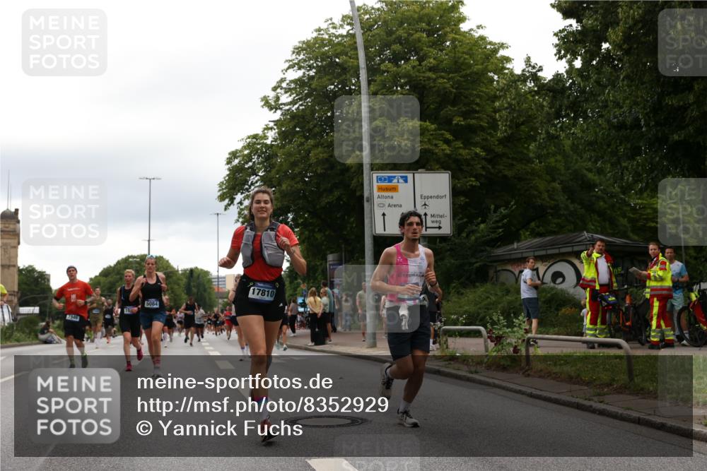29.06.2025 - hella hamburg halbmarathon Yannick Fuchs http://msf.ph/oto/8352929 29.06.2025 10:52:53 20KM 1285, 1642, 1946, 1951, 2027, 2677, 2855, 5084, 5347, 5633, 6202, 6208, 6636, 6860, 6997, 7476, 8290, 8392, 8929, 9156, 9353, 9655, 9835, 10036, 10539, 10915, 12809, 13407, 14375, 14631, 14914, 15240, 15263, 15824, 16160, 16206, 16409, 16563, 16922, 16924, 17017, 17346, 17782, 17810, 17839, 17852, 17931, 18112, 18153, 18232, 18266, 18327, 18556, 18682, 18730, 18833, 18954, 19002, 19003 meine-sportfotos.de