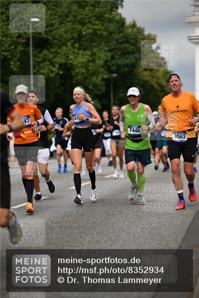 29.06.2025 - hella hamburg halbmarathon Dr. Thomas Lammeyer http://msf.ph/oto/8352934 29.06.2025 10:18:46 Kennedybrücke 1071, 1296, 1480, 1728, 1745, 2046, 2281, 2690, 3025, 3454, 3507, 3509, 3691, 4641, 5608, 5800, 6181, 6366, 6710, 6717, 6724, 7195, 7446, 7447, 7881, 8055, 8239, 8256, 8275, 8522, 8563, 8755, 8854, 8892, 9173, 9709, 10224, 10589, 10717, 10977, 11271 meine-sportfotos.de