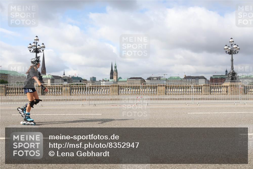 29.06.2025 - hella hamburg halbmarathon Lena Gebhardt http://msf.ph/oto/8352947 29.06.2025 09:09:26 Lombardsbrücke  meine-sportfotos.de