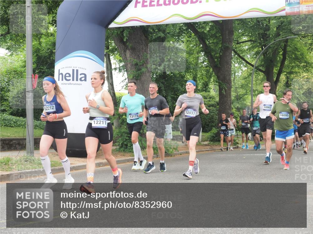 29.06.2025 - hella hamburg halbmarathon KatJ http://msf.ph/oto/8352960 29.06.2025 10:51:18 Zwischen KM18-KM19  meine-sportfotos.de