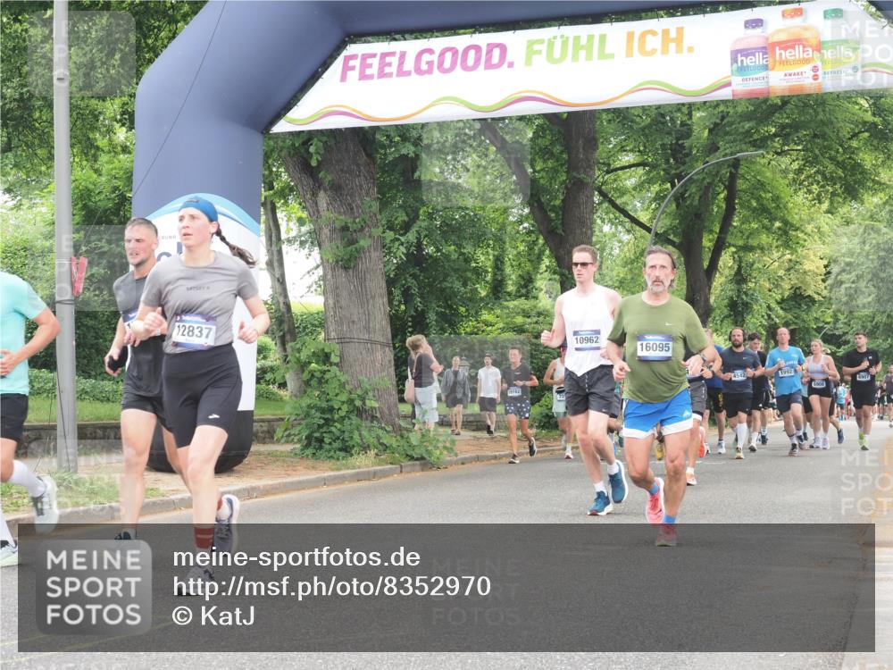 29.06.2025 - hella hamburg halbmarathon KatJ http://msf.ph/oto/8352970 29.06.2025 10:51:20 Zwischen KM18-KM19  meine-sportfotos.de