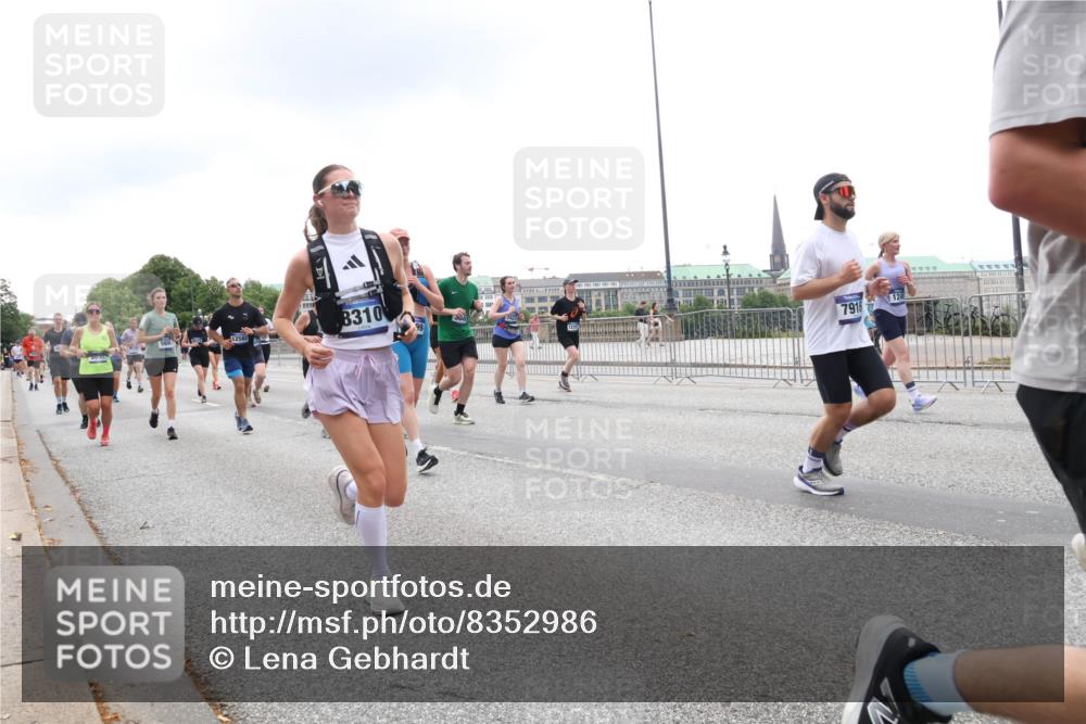 29.06.2025 - hella hamburg halbmarathon Lena Gebhardt http://msf.ph/oto/8352986 29.06.2025 10:48:00 Lombardsbrücke 12582, 8310, 7916, 1045, 1157, 1174, 1175, 1246, 1392, 1618, 1639, 1645, 1701, 1926, 2037, 2163, 2197, 2418, 2491, 2545, 2650, 2704, 2756, 2790, 2882, 2958, 3049, 3320, 3468, 3504, 3679, 3933, 4037, 4327, 4423, 4588, 4856, 5585, 5621, 5622, 5886, 5952, 7240, 7393, 7394, 7427, 7532, 7916, 7970, 8077, 8310, 8521, 8550, 8774, 9356, 9687, 9696, 9697, 9921, 10145, 10658, 10777, 10794, 10991, 11351, 11548, 11730, 11742, 11781, 11802, 11909, 12431 meine-sportfotos.de