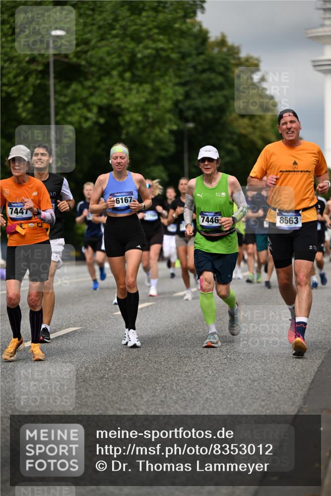 29.06.2025 - hella hamburg halbmarathon Dr. Thomas Lammeyer http://msf.ph/oto/8353012 29.06.2025 10:18:46 Kennedybrücke 1071, 1296, 1480, 1728, 1745, 2046, 2281, 2690, 3025, 3454, 3507, 3509, 3691, 4641, 5608, 5800, 6181, 6366, 6710, 6717, 6724, 7195, 7446, 7447, 7881, 8055, 8239, 8256, 8275, 8522, 8563, 8755, 8854, 8892, 9173, 9709, 10224, 10589, 10717, 10977, 11271 meine-sportfotos.de