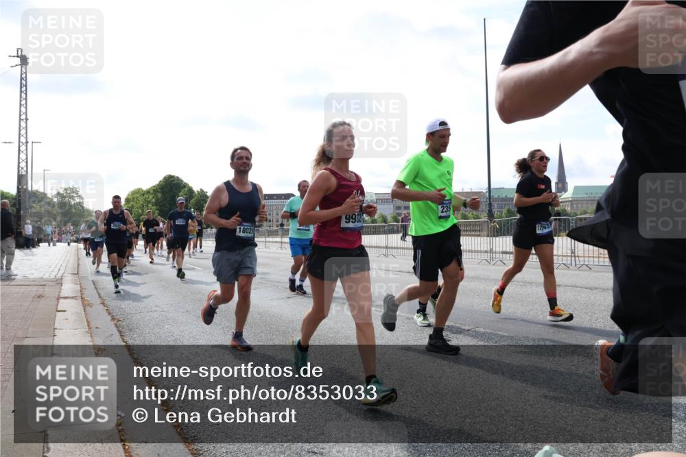29.06.2025 - hella hamburg halbmarathon Lena Gebhardt http://msf.ph/oto/8353033 29.06.2025 10:01:13 Lombardsbrücke 9932, 18029, 235, 173, 888, 1130, 1387, 1420, 1726, 2006, 2091, 2354, 2363, 2490, 2936, 3059, 3141, 3425, 3625, 3663, 3740, 3983, 4068, 4238, 4249, 4319, 4370, 4616, 4649, 4708, 5033, 5418, 5570, 5675, 5870, 6087, 6147, 0000, 6487, 6531, 6591, 6714, 6757, 6835, 6924, 7287, 7658, 7757, 7759, 7761, 7846, 8030, 8045, 8046, 8191, 8255, 8326, 8478, 8632, 8691, 8923, 9124, 9932, 10074, 10188, 10271, 10383, 10576, 11465 meine-sportfotos.de