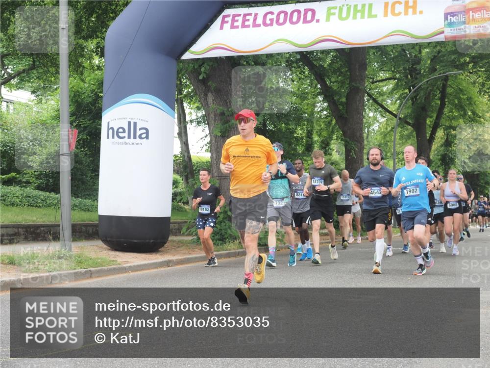 29.06.2025 - hella hamburg halbmarathon KatJ http://msf.ph/oto/8353035 29.06.2025 10:51:23 Zwischen KM18-KM19 1194, 1702, 1992, 2979, 4542, 7081, 8520, 8561 meine-sportfotos.de