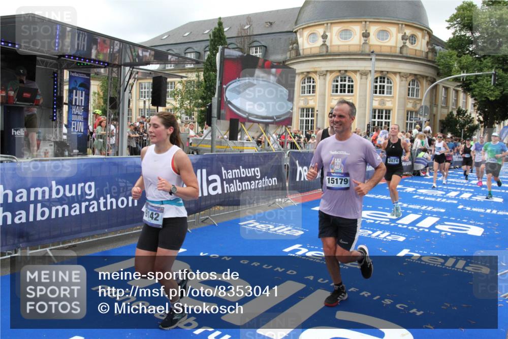 29.06.2025 - hella hamburg halbmarathon Michael Strokosch http://msf.ph/oto/8353041 29.06.2025 10:53:22 Ziel 1683, 1727, 2074, 2354, 4065, 7312, 8361, 8651, 9142, 11844, 12490, 12875, 15179, 15681, 15838, 18134, 18901 meine-sportfotos.de