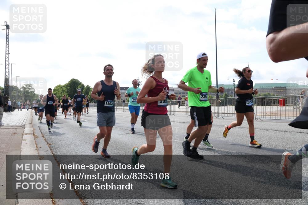29.06.2025 - hella hamburg halbmarathon Lena Gebhardt http://msf.ph/oto/8353108 29.06.2025 10:01:13 Lombardsbrücke 1420, 15240, 18029, 249, 2354, 1743, 1130, 1387, 1420, 1726, 2006, 2091, 2354, 2363, 2490, 2936, 3059, 3141, 3425, 3625, 3663, 3740, 3983, 4068, 4238, 4249, 4319, 4370, 4616, 4649, 4708, 5033, 5418, 5570, 5675, 5870, 6087, 6147, 0000, 6487, 6531, 6591, 6714, 6757, 6835, 6924, 7287, 7658, 7757, 7759, 7761, 7846, 8030, 8045, 8046, 8191, 8255, 8326, 8478, 8632, 8691, 8923, 9124, 9932, 10074, 10188, 10271, 10383, 10576, 11465 meine-sportfotos.de