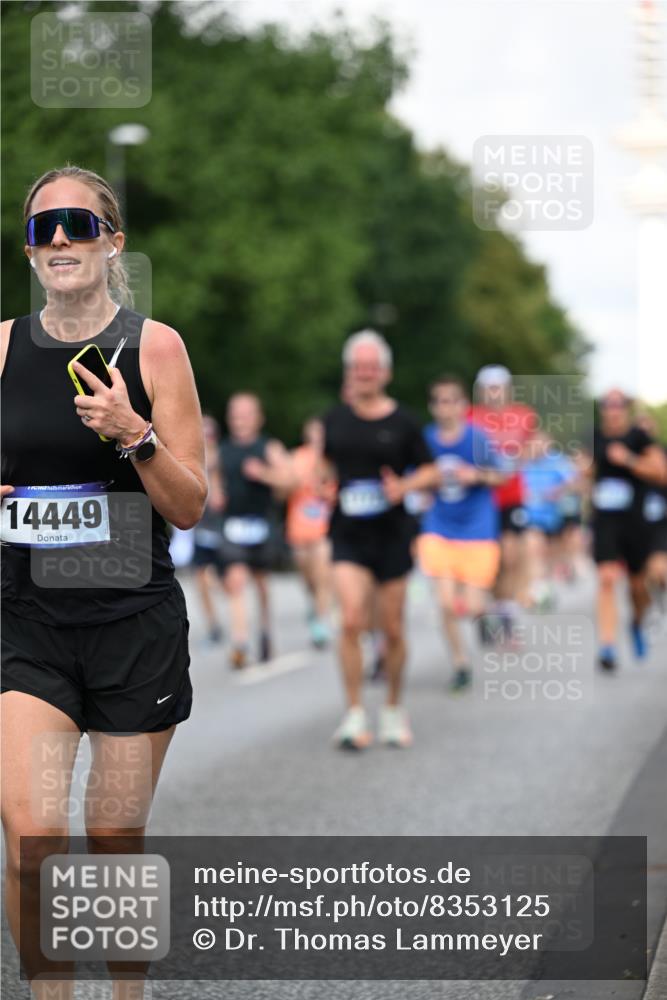 29.06.2025 - hella hamburg halbmarathon Dr. Thomas Lammeyer http://msf.ph/oto/8353125 29.06.2025 09:56:20 Kennedybrücke 1070, 1139, 1220, 1415, 1468, 1512, 1613, 1782, 2233, 3098, 3109, 3124, 4080, 4497, 4691, 5011, 5476, 5477, 7067, 7191, 7325, 7432, 7451, 7599, 7843, 7865, 7961, 8467, 9081, 10000, 10099, 10251, 10741, 10750, 10796, 11346 meine-sportfotos.de