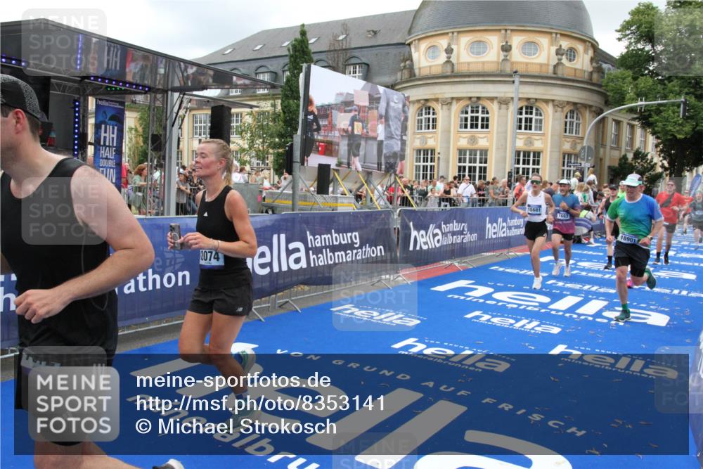 29.06.2025 - hella hamburg halbmarathon Michael Strokosch http://msf.ph/oto/8353141 29.06.2025 10:53:23 Ziel 1683, 1727, 2074, 2354, 4065, 6942, 7312, 8651, 9142, 11844, 12490, 12875, 15179, 15681, 15838, 18134, 18901 meine-sportfotos.de