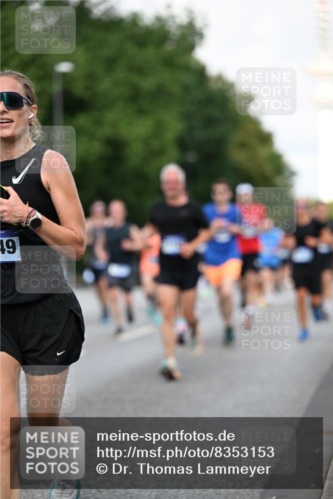 29.06.2025 - hella hamburg halbmarathon Dr. Thomas Lammeyer http://msf.ph/oto/8353153 29.06.2025 09:56:20 Kennedybrücke 1070, 1139, 1220, 1415, 1468, 1512, 1613, 1782, 2233, 3098, 3109, 3124, 4080, 4497, 4691, 5011, 5476, 5477, 7067, 7191, 7325, 7432, 7451, 7599, 7843, 7865, 7961, 8467, 9081, 10000, 10099, 10251, 10741, 10750, 10796, 11346 meine-sportfotos.de