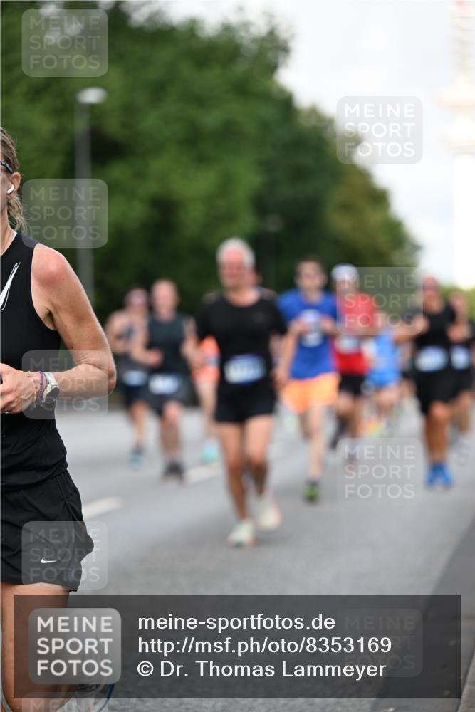 29.06.2025 - hella hamburg halbmarathon Dr. Thomas Lammeyer http://msf.ph/oto/8353169 29.06.2025 09:56:20 Kennedybrücke 1070, 1139, 1220, 1415, 1468, 1512, 1613, 1782, 2233, 3098, 3109, 3124, 4080, 4497, 4691, 5011, 5476, 5477, 7067, 7191, 7325, 7432, 7451, 7599, 7843, 7865, 7961, 8467, 9081, 10000, 10099, 10251, 10741, 10750, 10796, 11346 meine-sportfotos.de