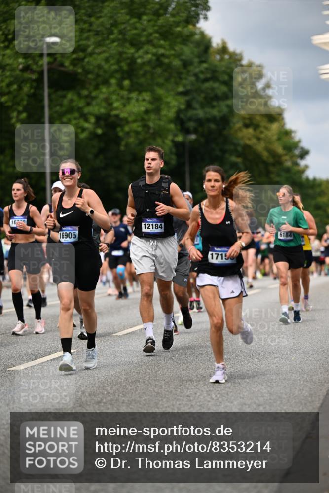 29.06.2025 - hella hamburg halbmarathon Dr. Thomas Lammeyer http://msf.ph/oto/8353214 29.06.2025 10:40:51 Kennedybrücke 1008, 1010, 1224, 1948, 2811, 3401, 3699, 3895, 4245, 5171, 5246, 5540, 5747, 5789, 5809, 5919, 6184, 6359, 6417, 7632, 7773, 8530, 8581, 8936, 9229, 9432, 9694, 9701, 9806, 10123, 10487, 10531, 10577, 10984 meine-sportfotos.de
